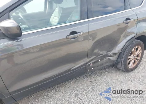 2017 Ford Escape Se z USA, uszkodzony, nr VIN 1FMCU0GD5HUC18252